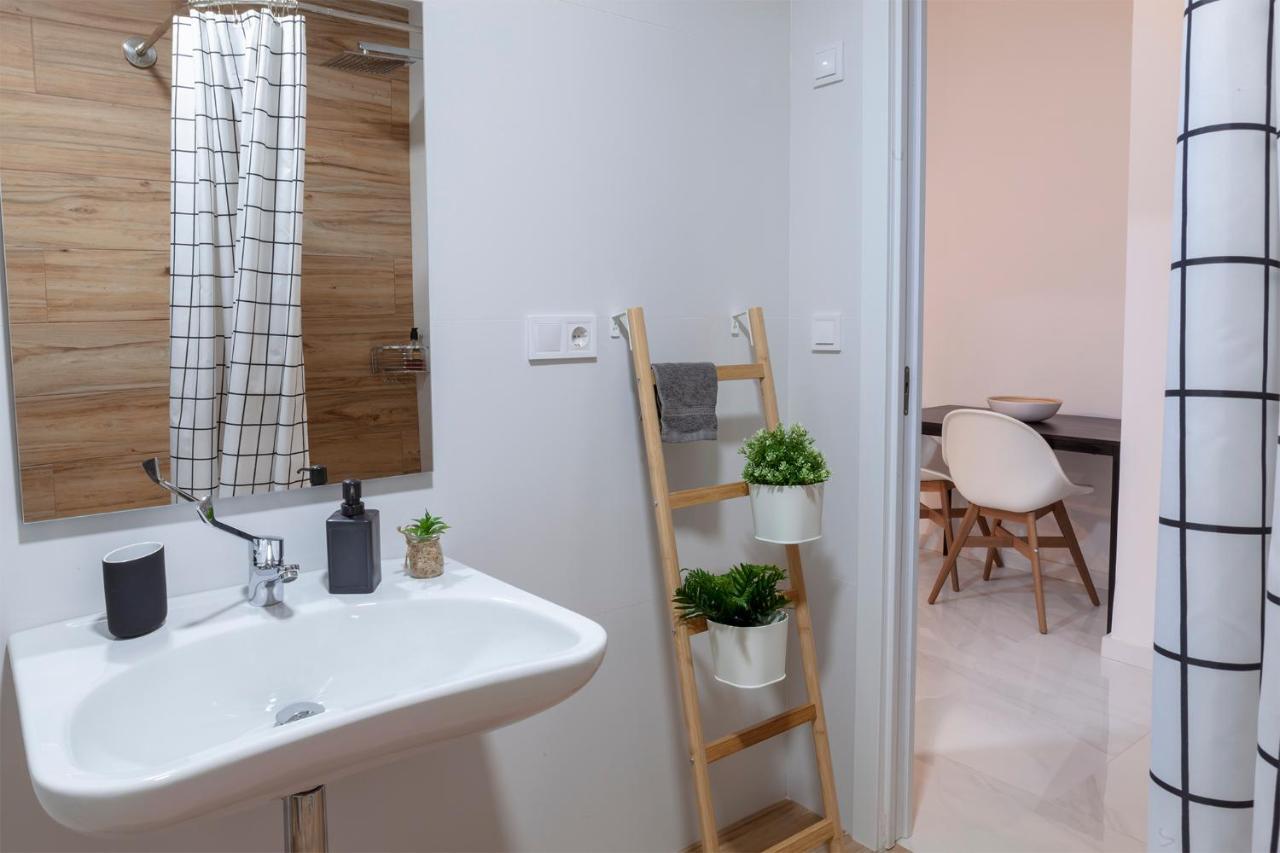 Artistic Digital Retreat-Great Location Near Metro Appartement Valencia Buitenkant foto
