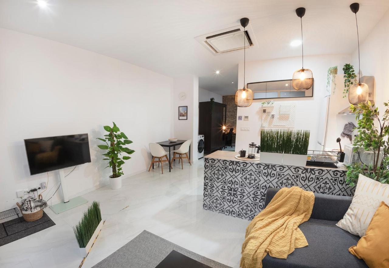 Artistic Digital Retreat-Great Location Near Metro Appartement Valencia Buitenkant foto