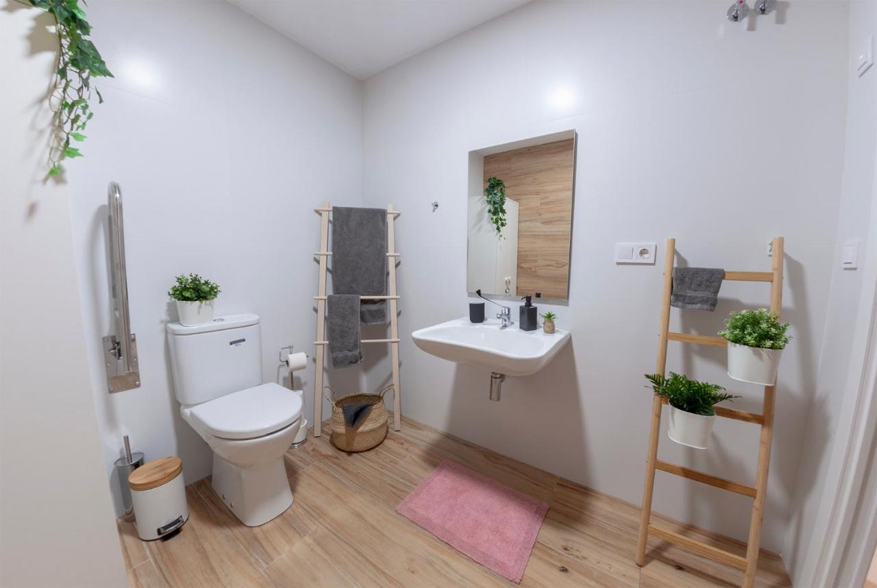 Artistic Digital Retreat-Great Location Near Metro Appartement Valencia Buitenkant foto