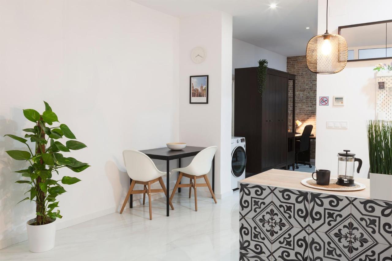 Artistic Digital Retreat-Great Location Near Metro Appartement Valencia Buitenkant foto