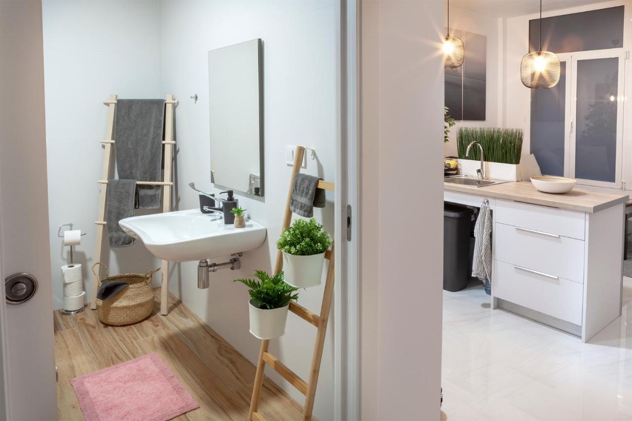 Artistic Digital Retreat-Great Location Near Metro Appartement Valencia Buitenkant foto