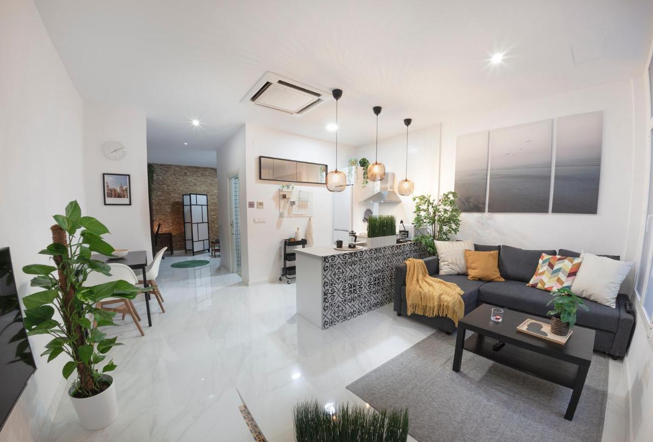 Artistic Digital Retreat-Great Location Near Metro Appartement Valencia Buitenkant foto